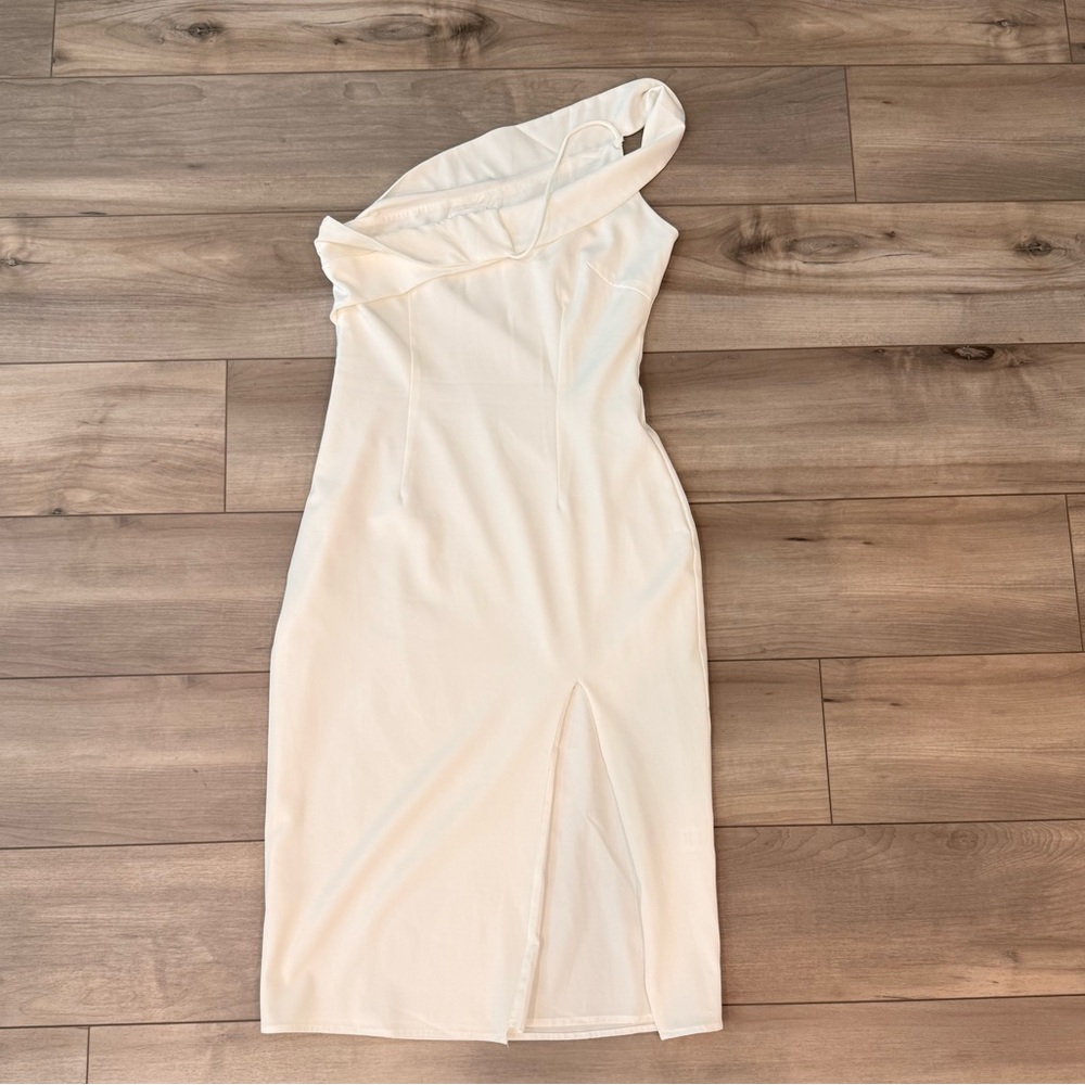 Superdown Cream One-Shoulder Dress